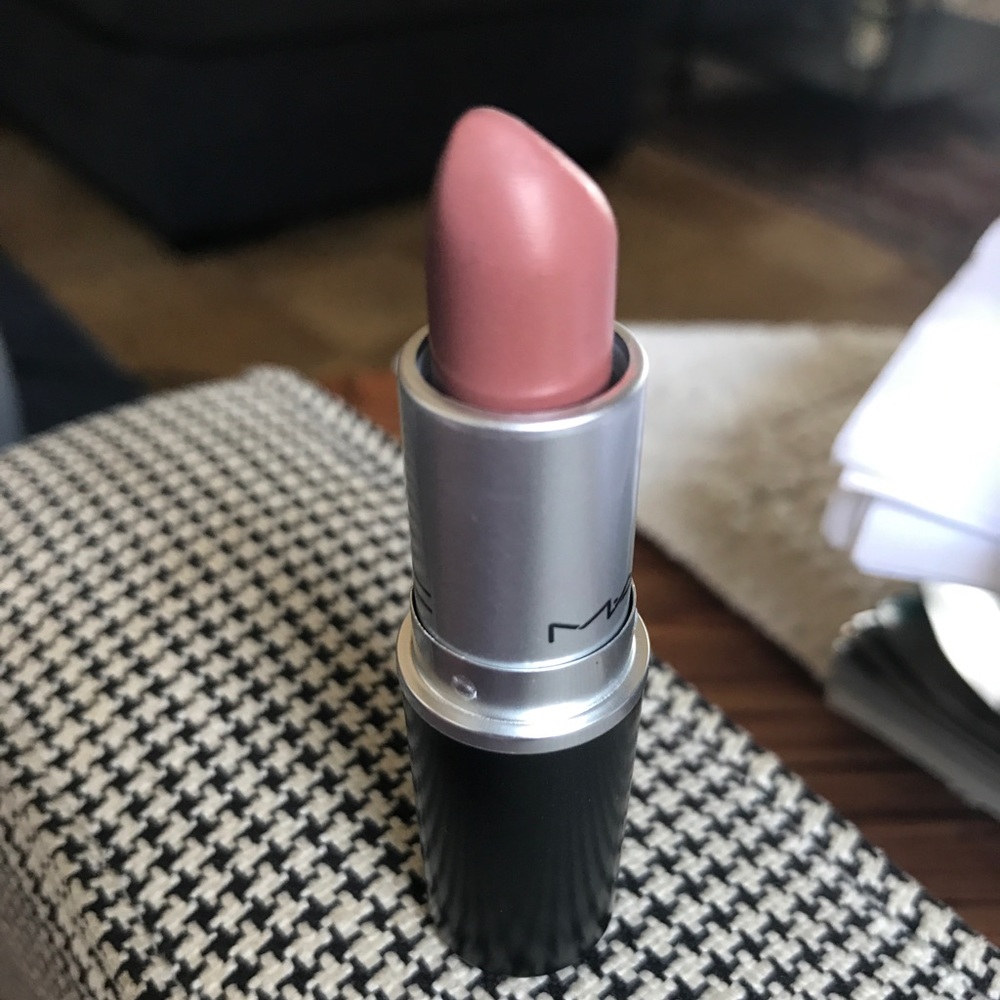 Mac Cream Lipstick "Hug me" nude